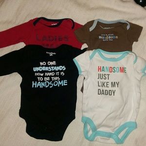 Set of 2 long sleeve onesies and 2 short sleeve.